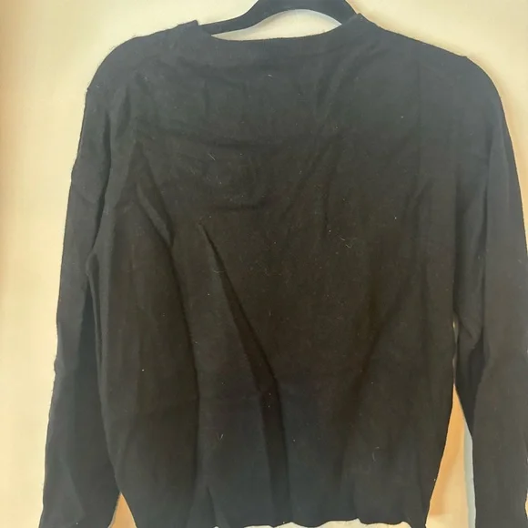 Quince Women's Classic Black Crew Neck Mongolian Cashmere Sweater - Picture 2 of 3